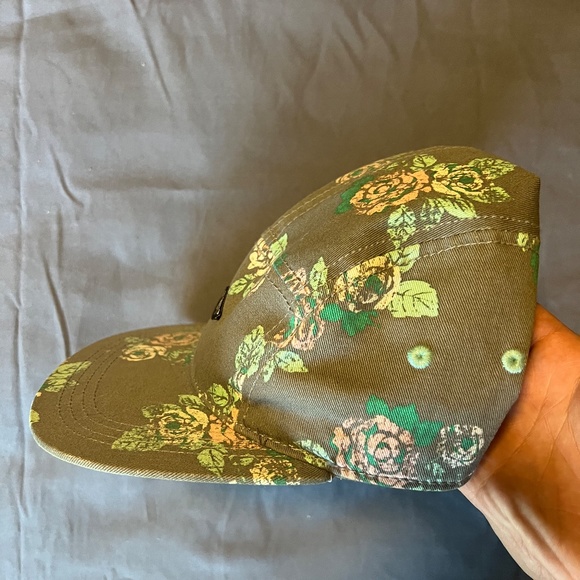 ๐ฅ EMPYRE FLORAL 5 PANEL CAP GREY ๐ฅ - Picture 3 of 3